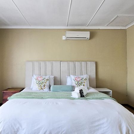 Mikasa Guesthouse East London Extérieur photo