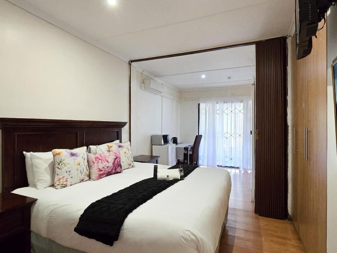 Mikasa Guesthouse East London Extérieur photo